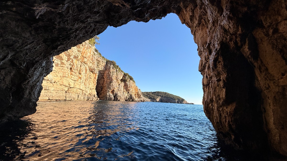Group Tour Blue Cave